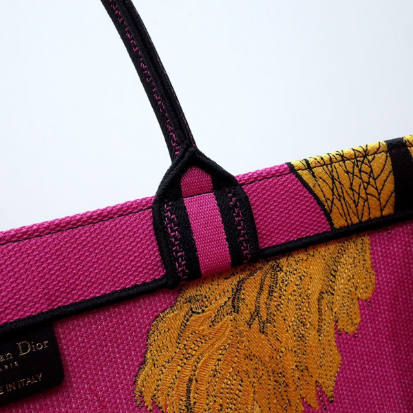 large D*or book tote